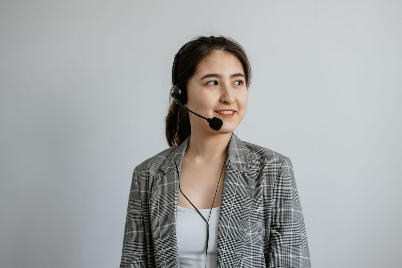 Operator working across multiple screens